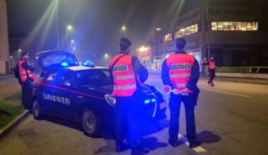 poliziotto e rapinatore, arrestato in auto con la sua pistola