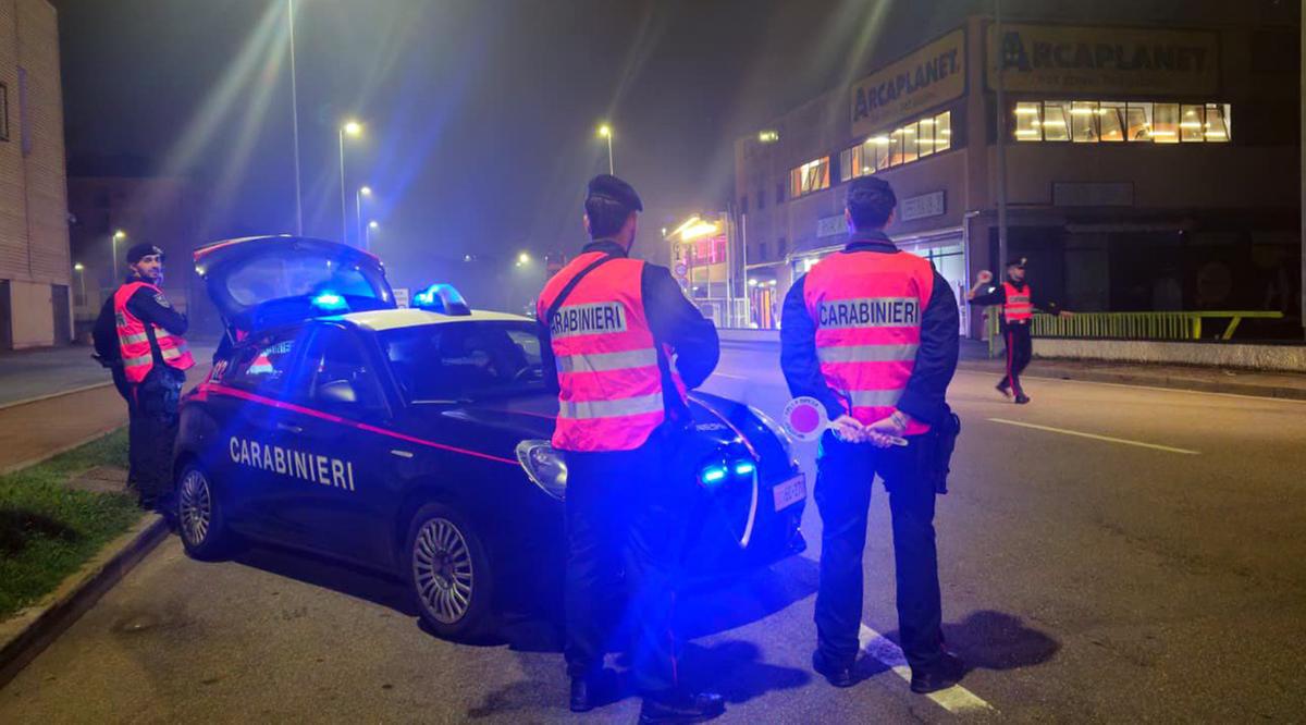 poliziotto e rapinatore, arrestato in auto con la sua pistola
