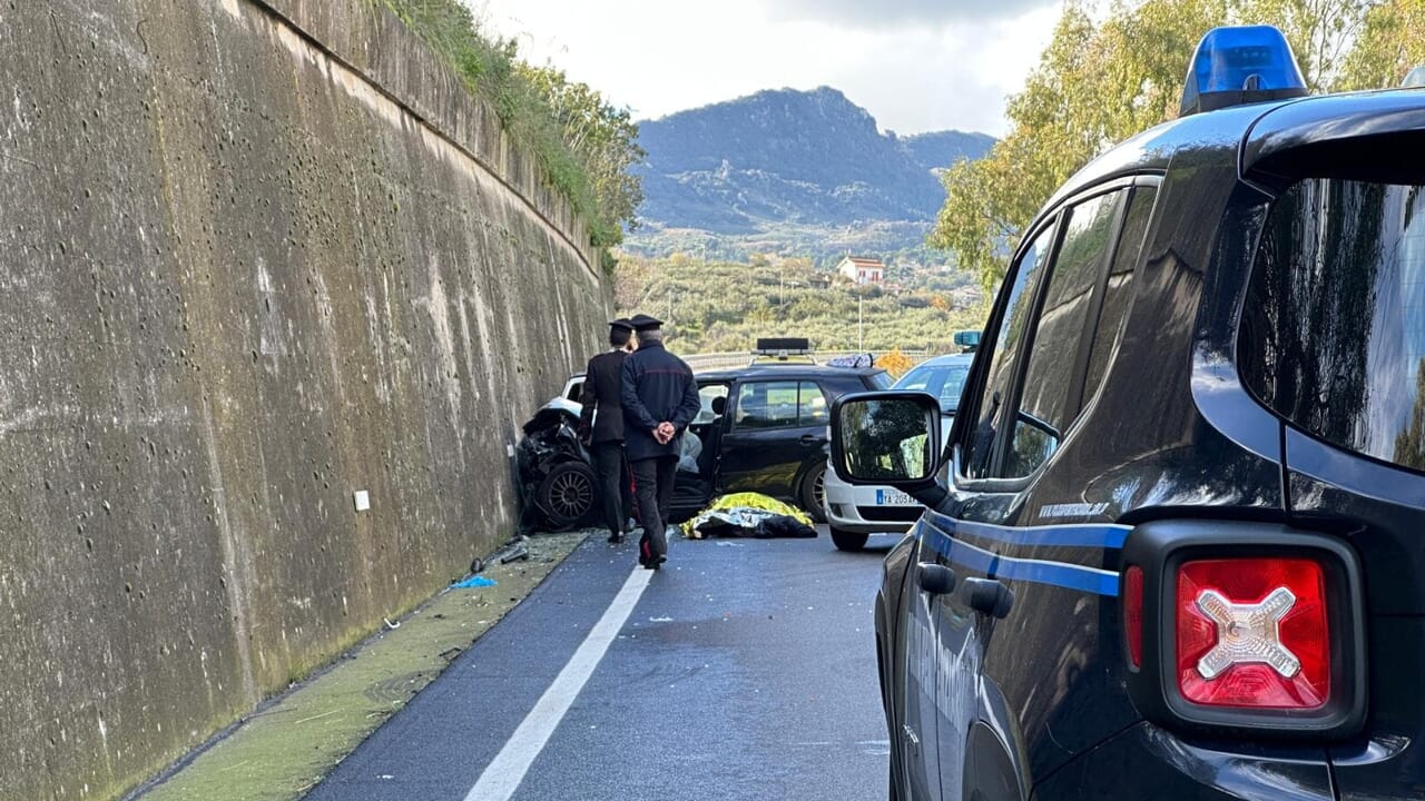 Tragico incidente sulla Palermo-Sciacca, scontro frontale tra 2 auto: morte madre e figlia