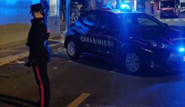 maxi rissa con i coltelli davanti alla stazione Lido Centro, tre feriti