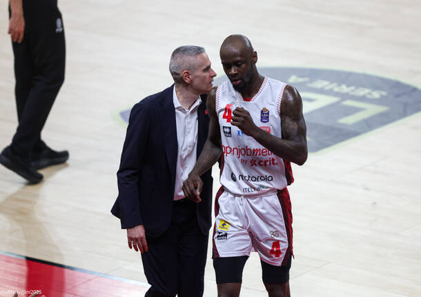Openjobmetis Varese - Dolomiti Energia Trento 74-85