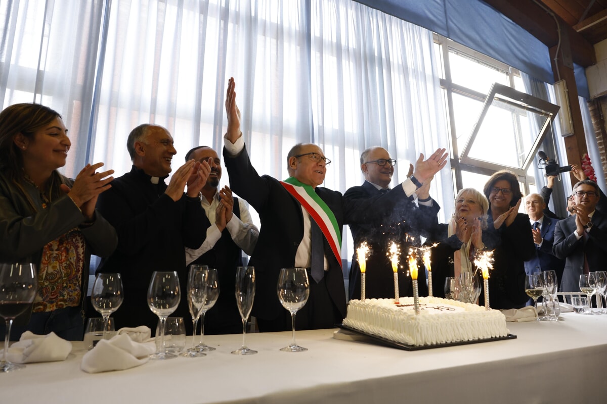 carlo verdone pranzo centro anziani-3