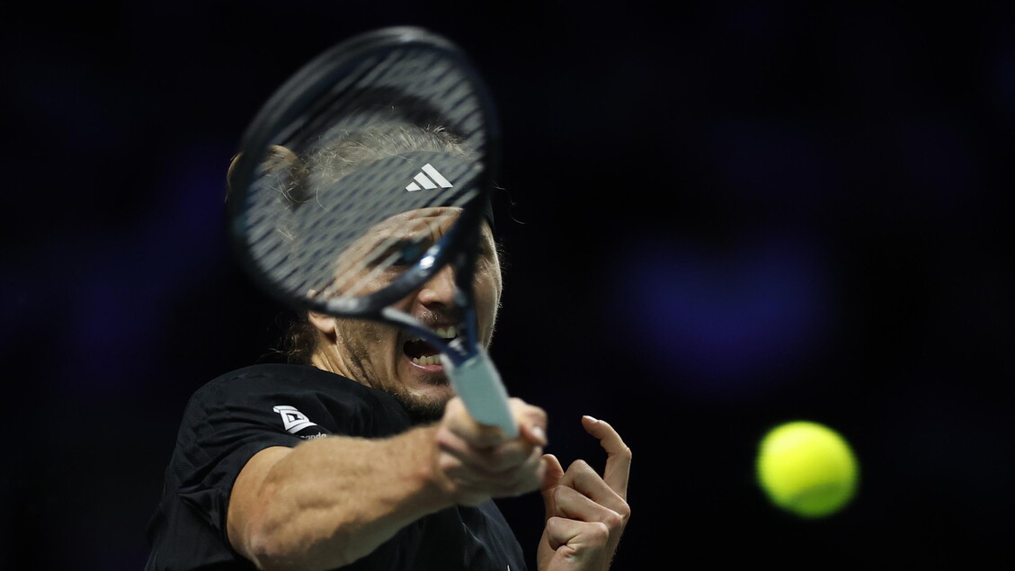 Tennis, Sinner in semifinale a Parigi contro Zverev per i Masters 1000 6-0/6-1 - Tennis