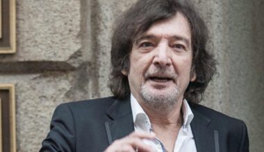 "Jovanotti saltava come un grillo da un angolo all'altro, a Fabio Volo facevo i cazziatoni e lui ringraziava... Ultimo ha superato un record di Vasco Rossi? Non proprio": parla Cecchetto