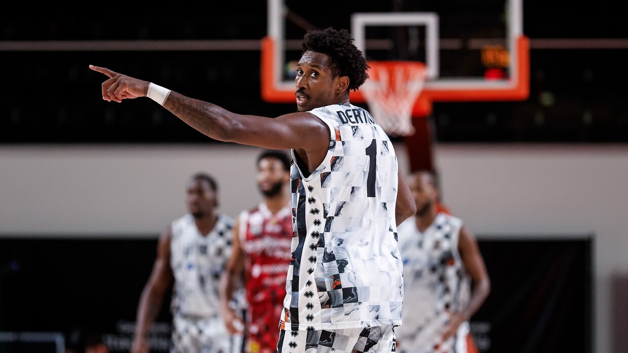 Christian Vital in azione contro Varese nell'amichevole prestagionale.