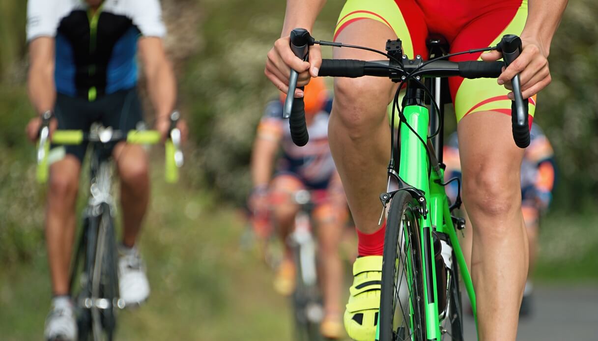 Scatta la polemica, multa ai ciclisti perché non pedalavano in fila indiana
