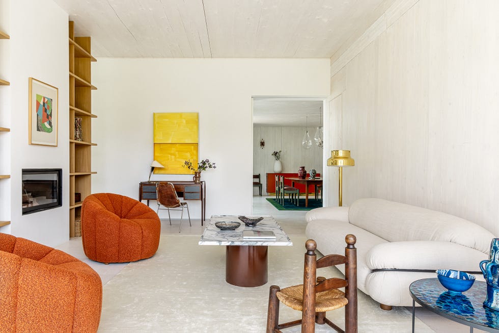 una casa moderna racionalista con mucho color del estudio abaton