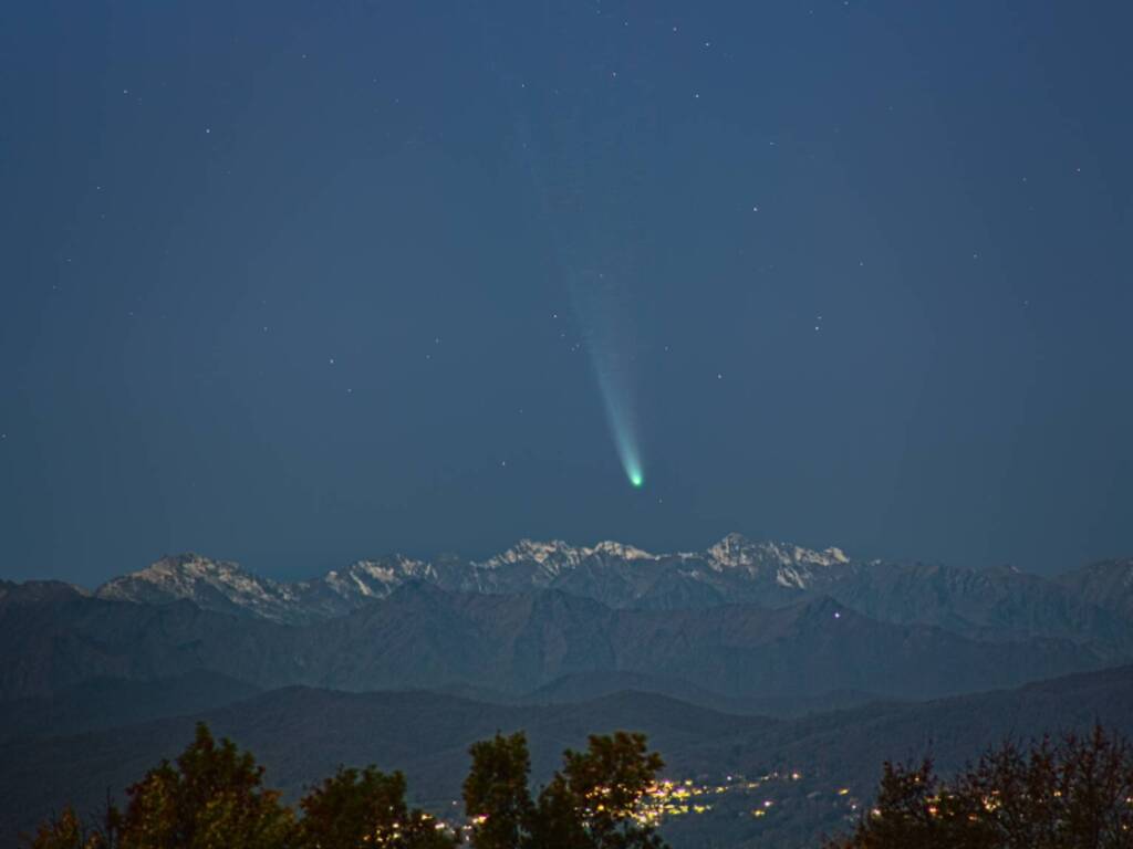 La cometa Lemmon e la sua lunga coda riprese da Morosolo