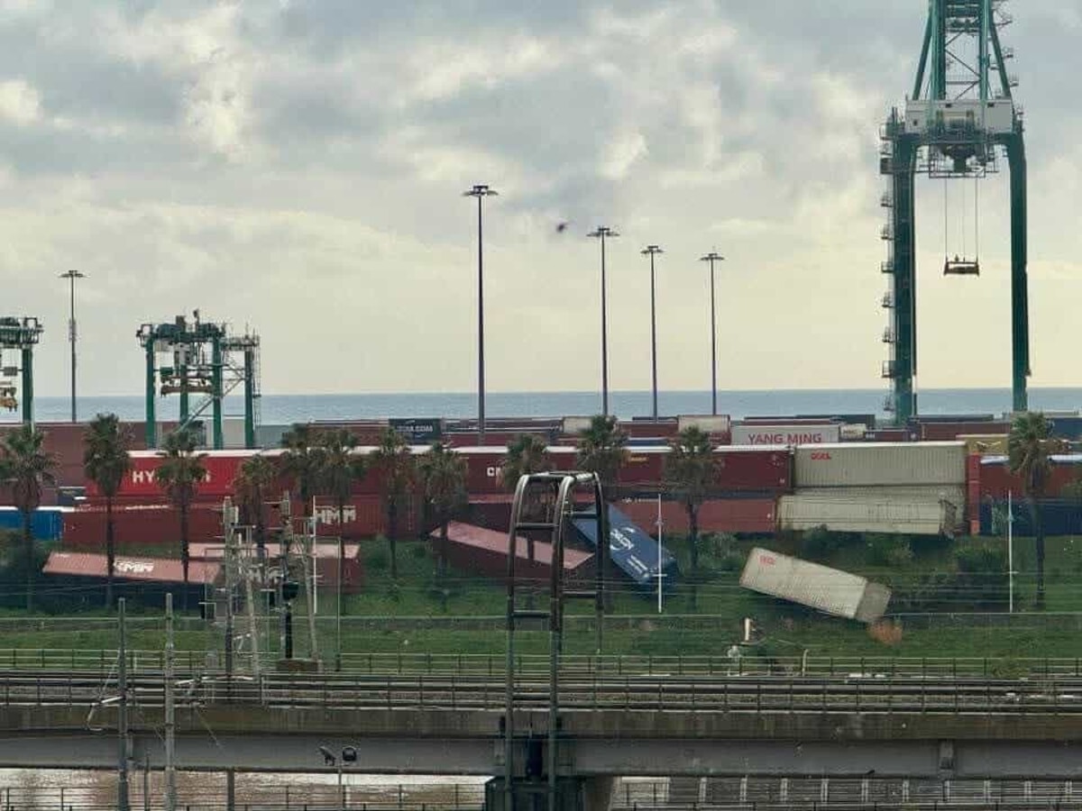 container crollati fascia di rispetto container crollati fascia di rispetto