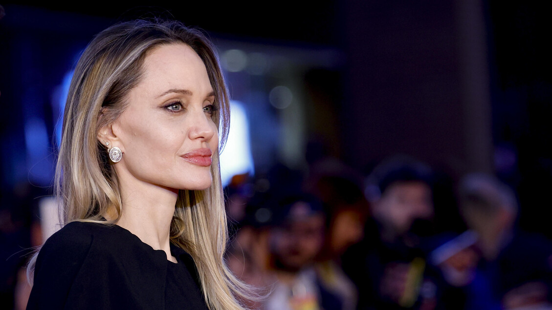 Angelina Jolie a sorpresa a Kherson, visita malati in ospedale - Ultima ora