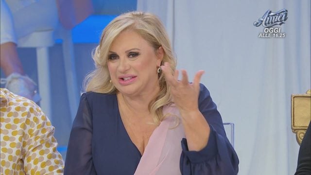 Tina: Gemma e Roberto? A breve… - Uomini e donne Clip | Witty TV - Witty TV