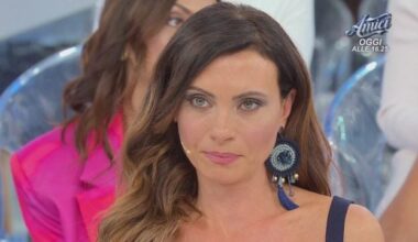 Agnese: Roberto ha occhi solo per me! - Uomini e donne Clip | Witty TV - Witty TV