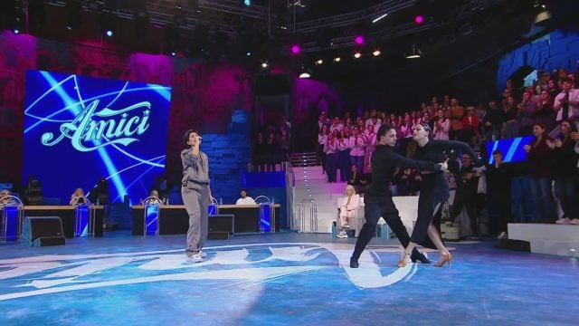 Giordana canta Dammi un bacio 2 novembre - Amici Clip | Witty TV - Witty TV