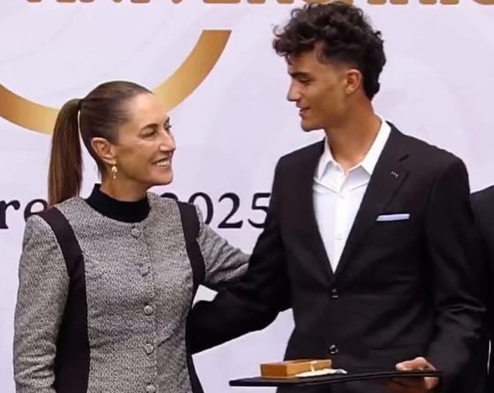 UAE Emirates XRG, Isaac Del Toro premiato come sportivo dell'anno in Messico