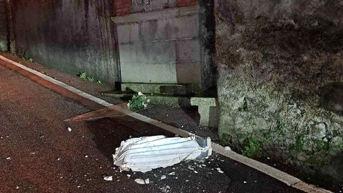 Distrutta la statua della Madonna «Un oltraggio, la sistemiamo noi»