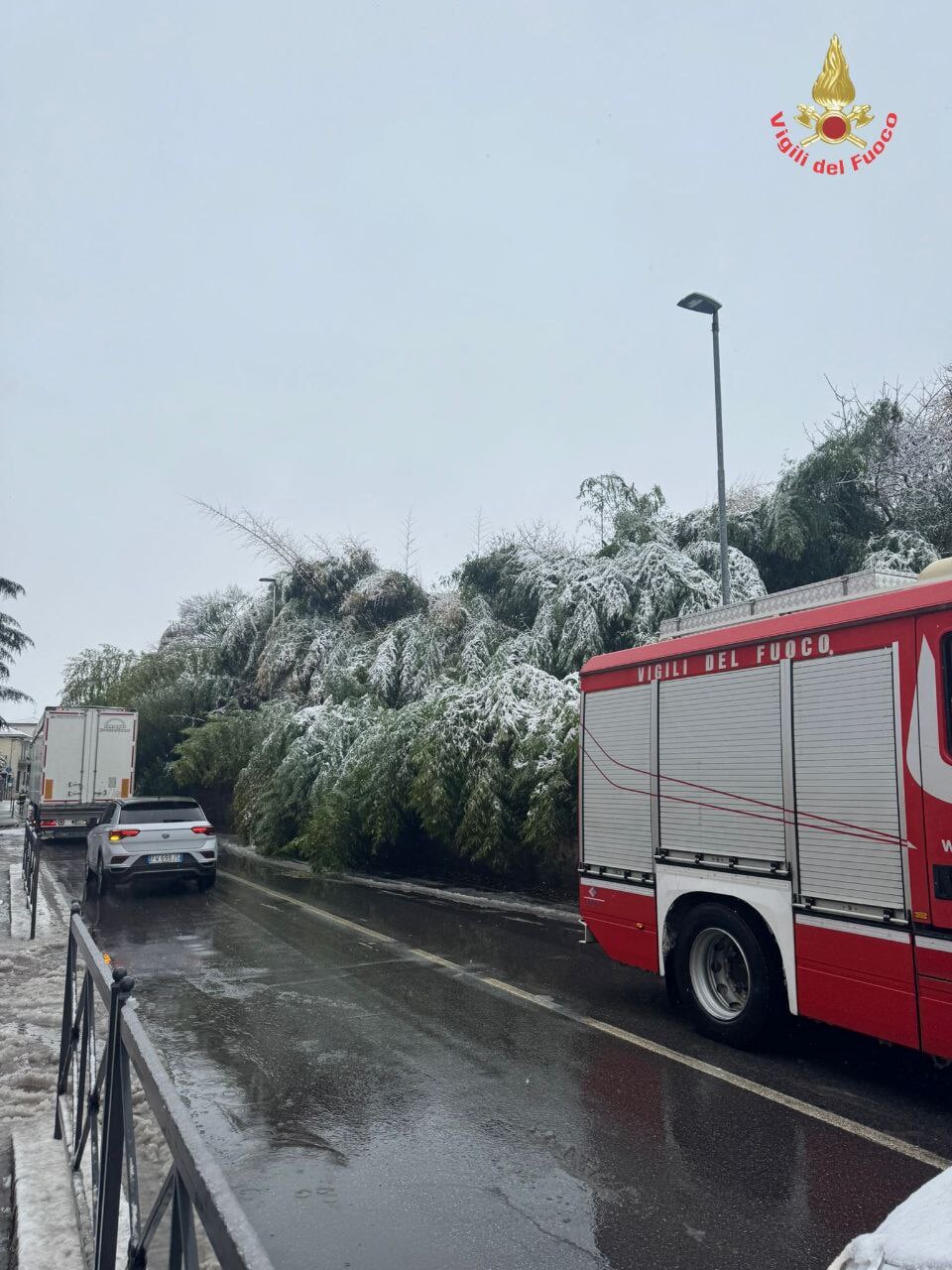 Diversi interventi tecnici dei vigili del fuoco per la nevicata del 21 novembre. (3)