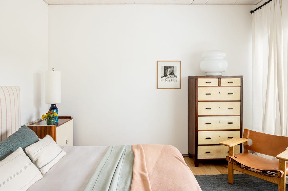 una casa moderna racionalista con mucho color del estudio abaton