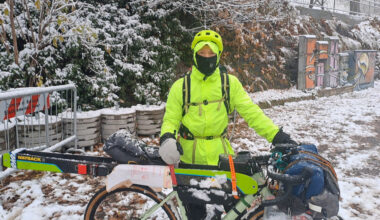 In bici sotto la neve dal Veneto verso Austria per gara di sci - Notizie