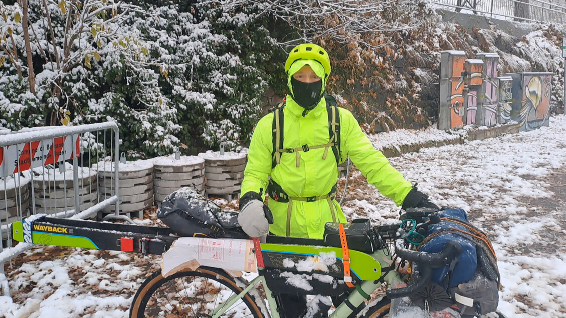 In bici sotto la neve dal Veneto verso Austria per gara di sci - Notizie