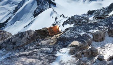 "L'è trop bell". Il nuovo bivacco Ratti, a rischio influencer e sulla bocca di tutti: "Modello globale per l'architettura alpina" o emblema di una progettazione da weekend fuori porta?