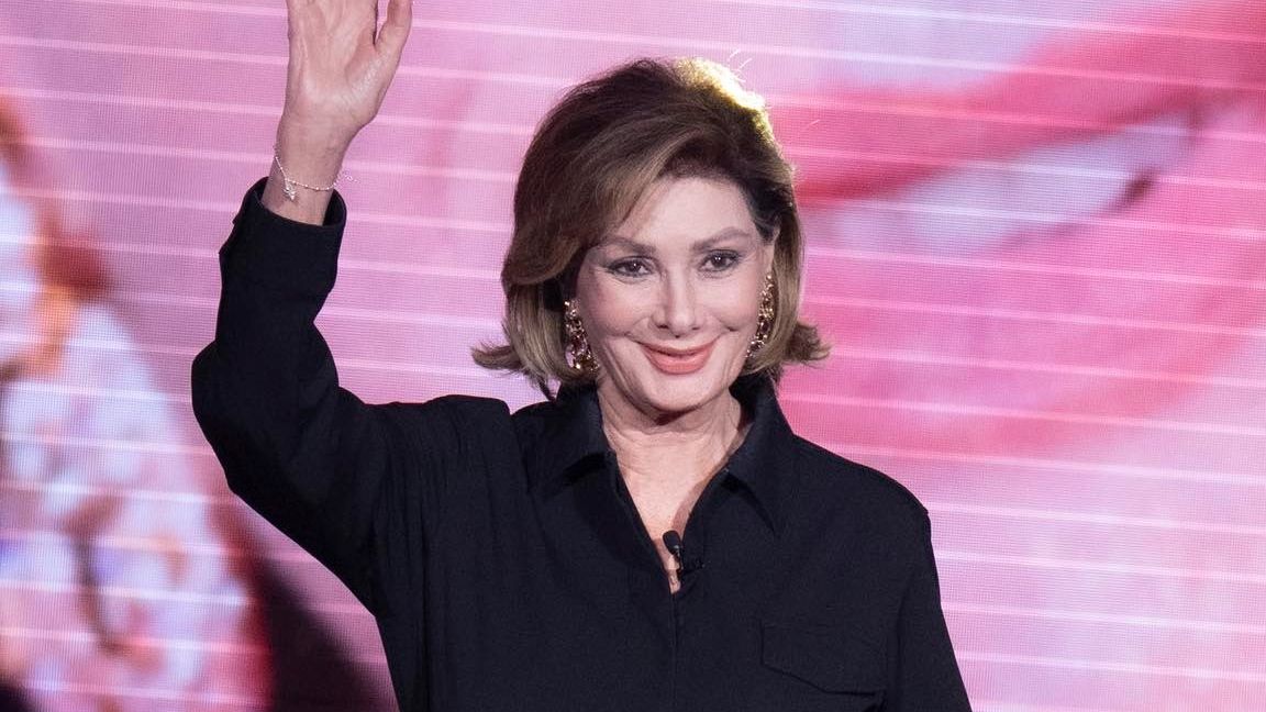 Edwige Fenech: «Mamma è morta tra le mie braccia. Ho avuto mio figlio a 22 anni, ma non dirò mai chi è suo padre»