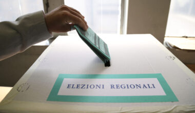 Elezioni Regionali Campania 2025, il sondaggio: "Fico avanti, Cirielli insegue"