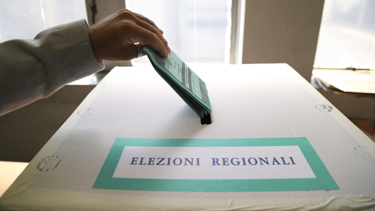 Elezioni Regionali Campania 2025, il sondaggio: "Fico avanti, Cirielli insegue"