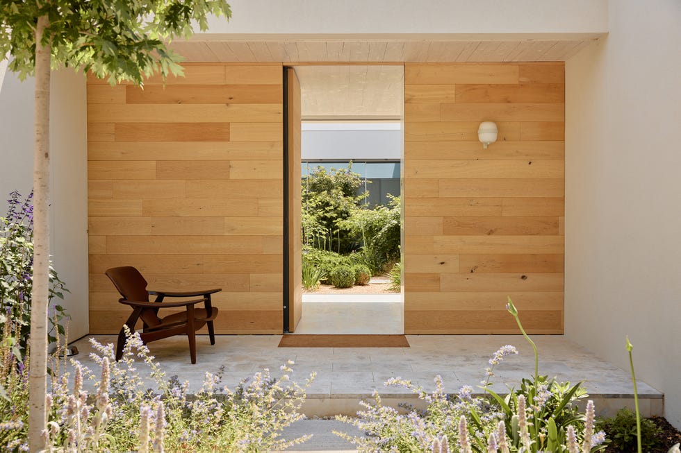 una casa moderna racionalista con mucho color del estudio abaton