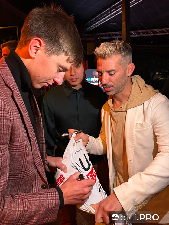 L'incontro con Marco Melandri, la conoscenza e l'autografo sulla maglia