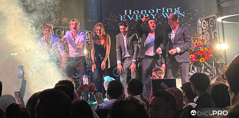 Brindisi finale sul palco per gi atleti rappresentati dalla società dei Carera