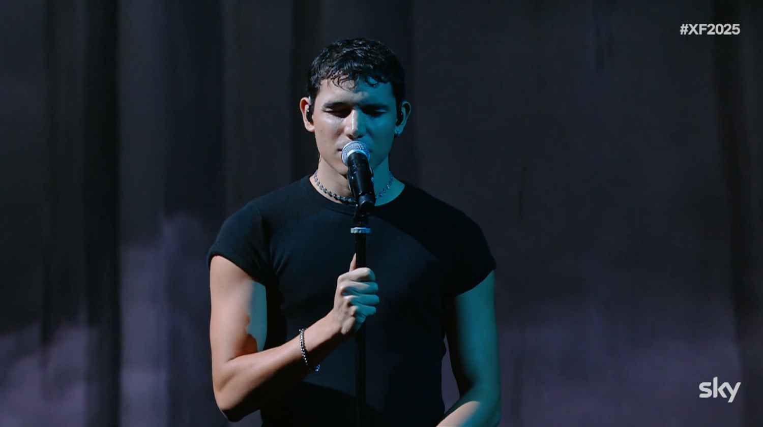 X Factor 2025: eroCaddeo in "Sere Nere" di Tiziano Ferro