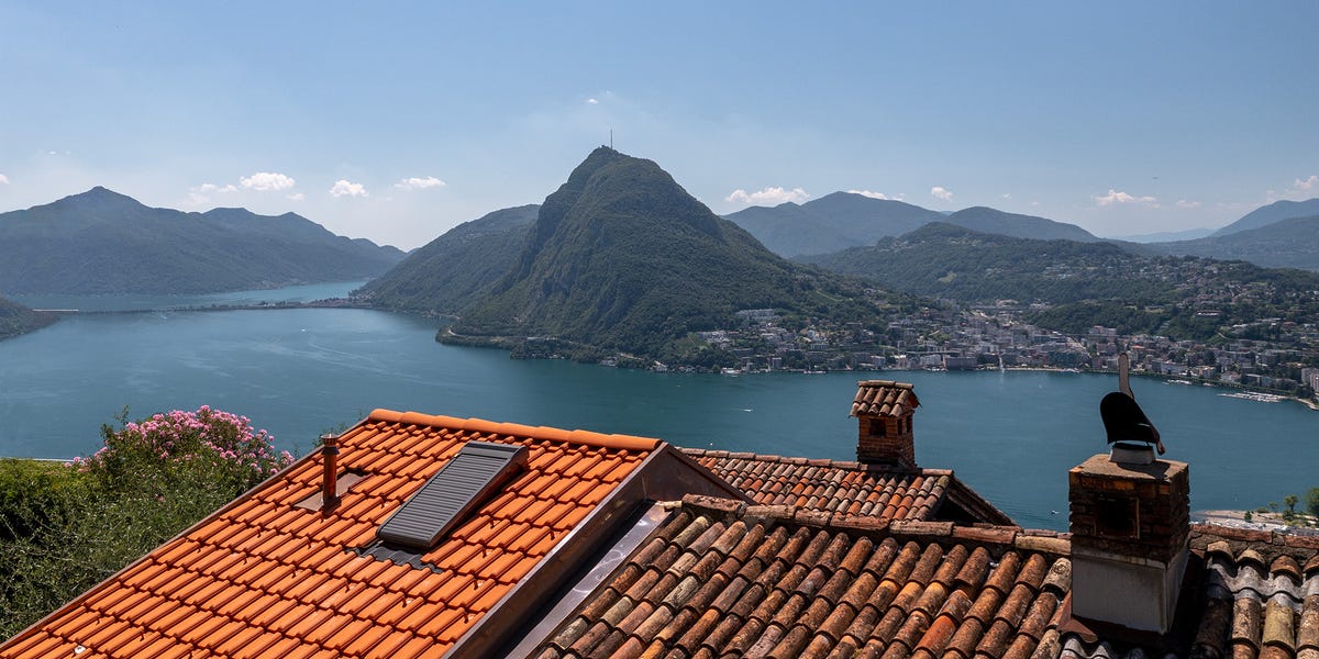 Una mini-casa di 26mq sul lago, fatta in mattoni