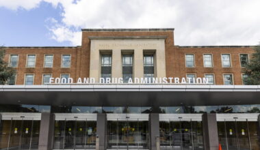 Fda Usa: 'Vaccino anti-Covid ha ucciso 10 bimbi, serve riesame' - Ultima ora