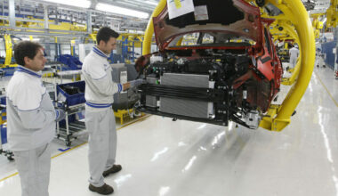 Sotto l’aerospazio, niente: tutti i settori industriali Ue in crisi. “Tra costi dell’energia e interventismo di Usa e Cina si rischia il deserto”