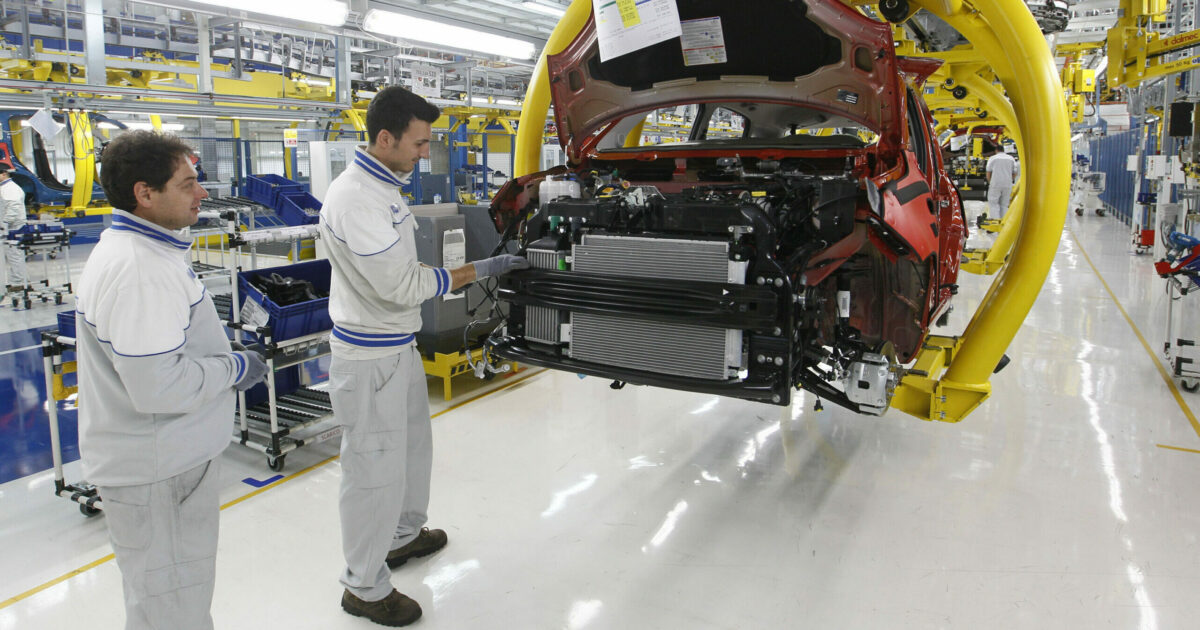 Sotto l’aerospazio, niente: tutti i settori industriali Ue in crisi. “Tra costi dell’energia e interventismo di Usa e Cina si rischia il deserto”