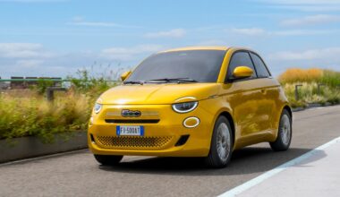 Fiat 500 Hybrid è disponibile da oggi: prezzi e allestimenti