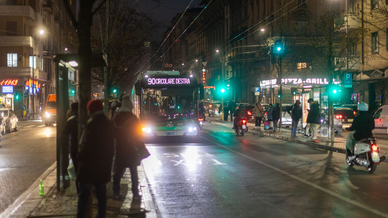 C’è un progetto per non far (mai) fermare col rosso la 90 e la 91 ai semafori di Milano