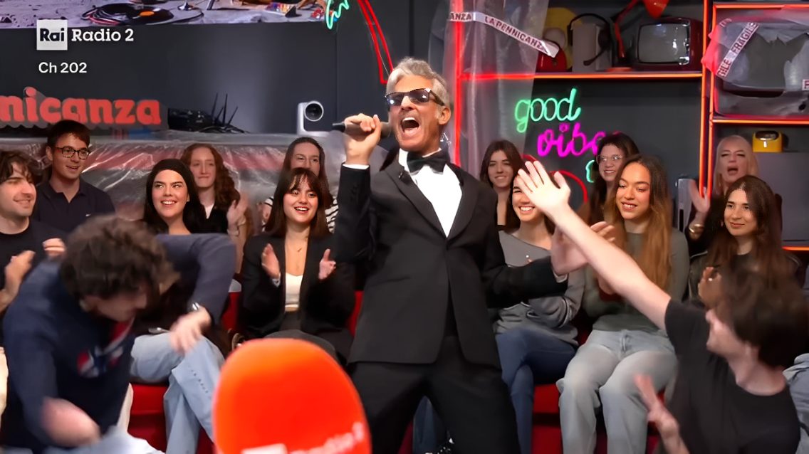 Aldo Grasso stronca la visual radio, ma promuove Fiorello