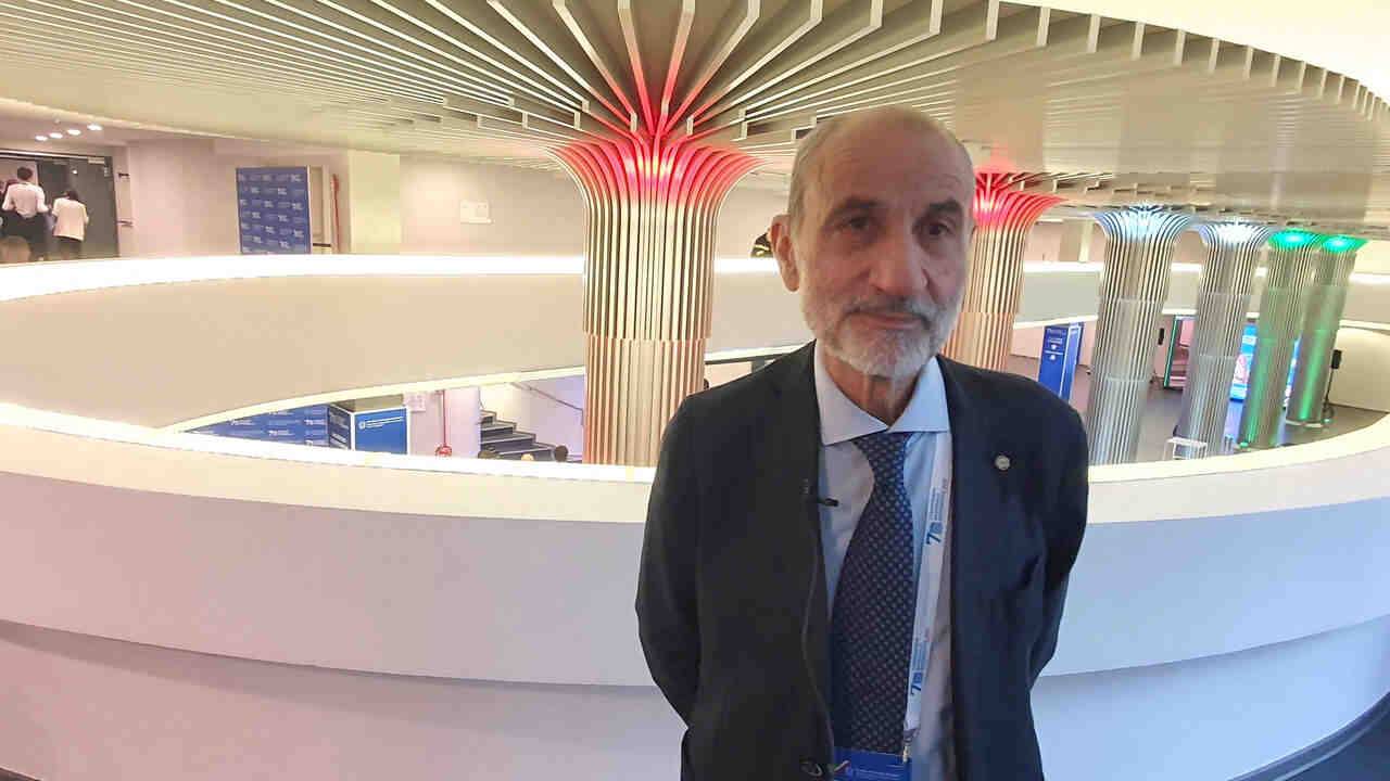 "Ai bambini serve l'amore dei genitori, non dello smartphone"