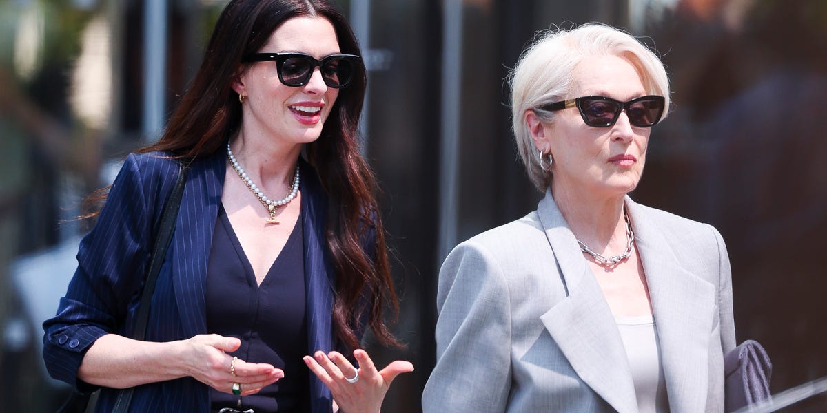 Anne Hathaway compie 43 anni e festeggia con il lancio del primo trailer ufficiale de Il diavolo veste Prada 2