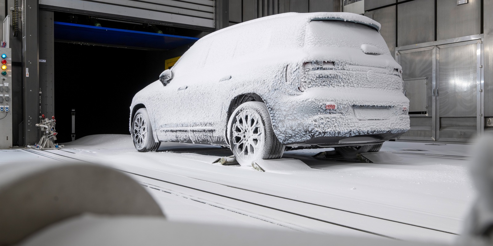 La nuova Mercedes GLB alla prova del freddo. Svelati gli