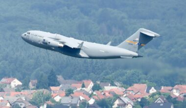 Il volo del Globemaster dall'America all'Italia: trasporta bombe nucleari