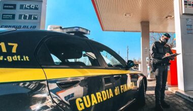 Benzina adulterata, 6500 litri sequestrati in un distributore. “Auto a rischio esplosione”