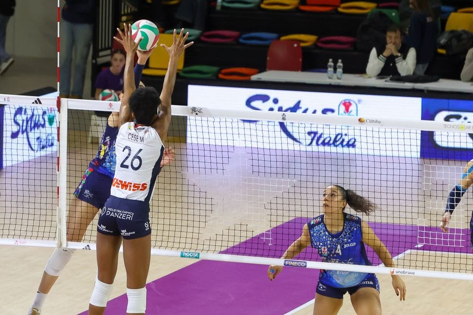 La cubana Ailama Cese Montalvo in azione a muro Lvf