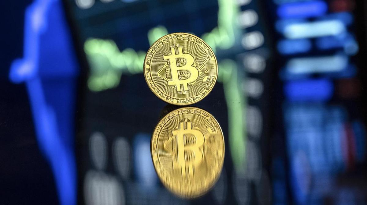 Perché il bitcoin è crollato del 30%, chi ha guadagnato e chi ci perde ora