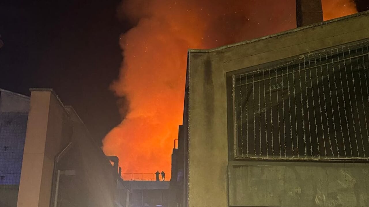 sul posto i vigili del fuoco