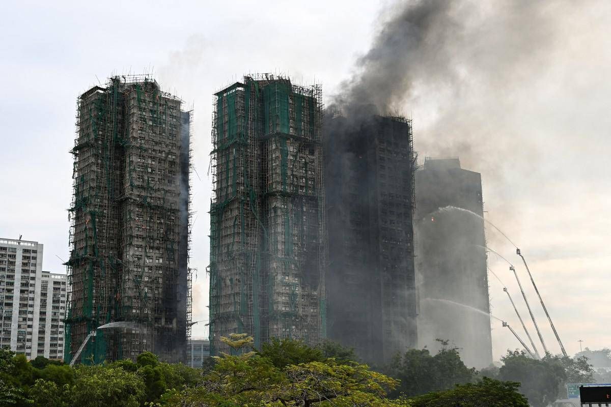 Incendio grattacieli Hong Kong, sale il bilancio dei morti: news oggi