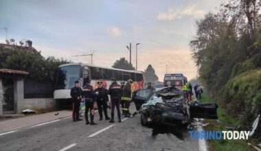 scontro tra autobus con 50 studenti e Bmw, morto il conducente della macchina