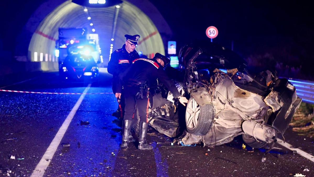 altri tre feriti, gravi due coniugi