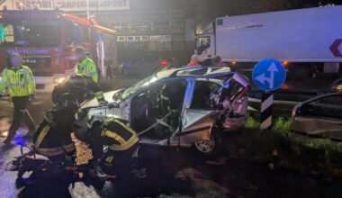 Incidente in viale Fulvio Testi a Cinisello, si schianta e devasta (con la 500 Enjoy) un'auto davanti a lui: quattro ragazze in ospedale